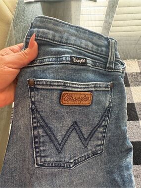 Wrangler Women’s  Jeans with W Pocket Stitch